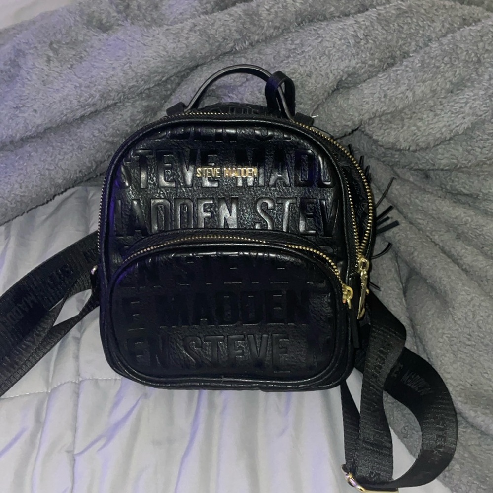 Steve Madden bag lightly used almost brand new!